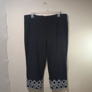 Joseph Ribkoff Women's 16 Black Floral Hem Capri Pants